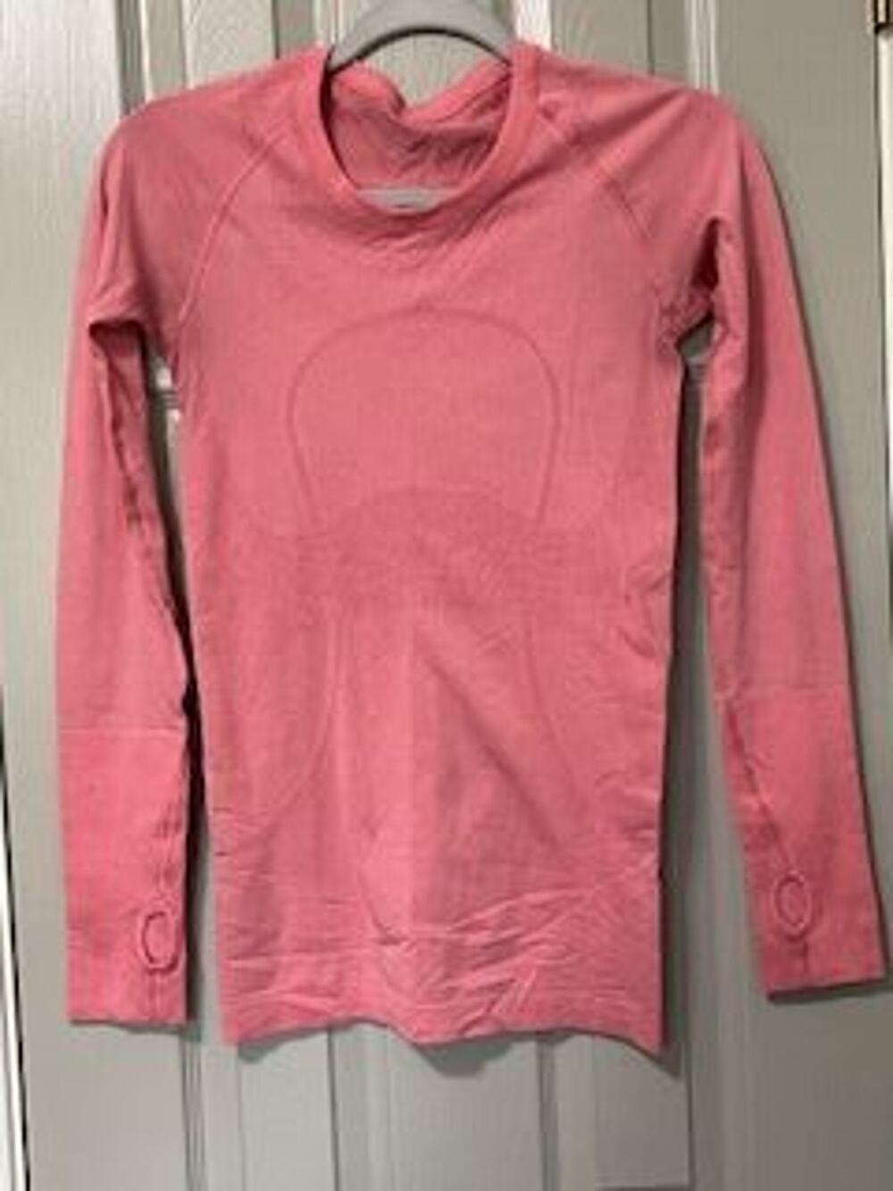 #T464 PRE-LOVED Lululemon swiftly tech long sleeve size 4
